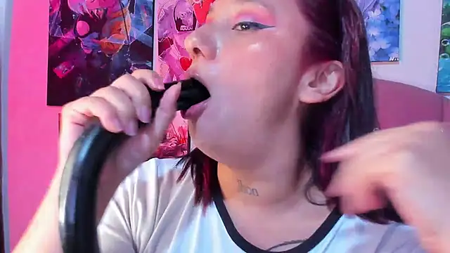 Mila_nixon02 Adlı Modelin Canlı Sohbet Odası