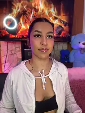 Tamara_Roberts1 Adlı Modelin Canlı Sohbet Odası