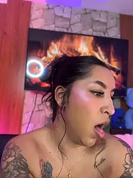 Tamara_Roberts1's Live Chat Room