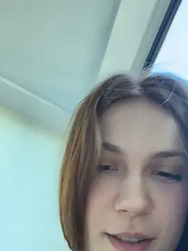 חדר צ'אט בשידור חי של lolly_red_