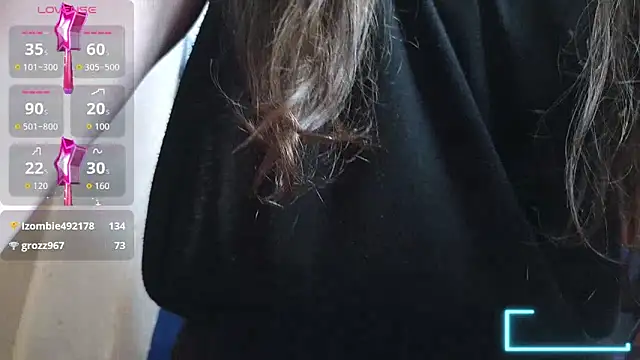 Cora_Maro Adlı Modelin Canlı Sohbet Odası