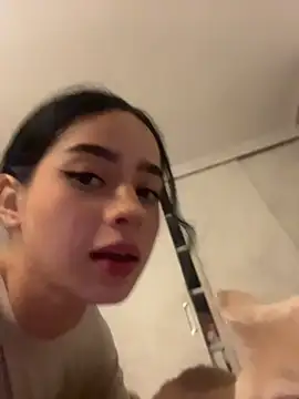 salome-brown Adlı Modelin Canlı Sohbet Odası