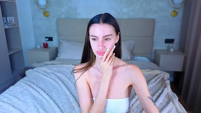 Snow_WhiteeeX Adlı Modelin Canlı Sohbet Odası