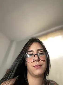 Kittyhelll_ Adlı Modelin Canlı Sohbet Odası