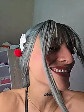 Dani-peggin Adlı Modelin Canlı Sohbet Odası