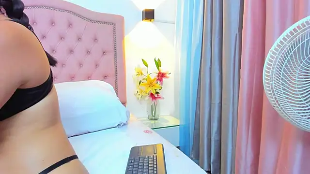 JulieeHabubu Cameră chat live