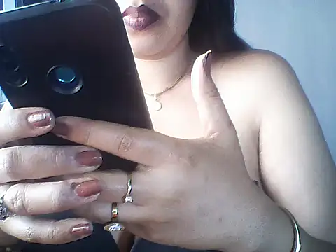 layanah12 Live Chatraum