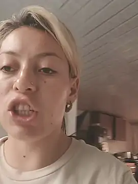 Tefannyy_ Cameră chat live