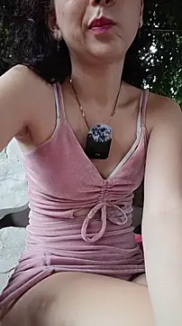 sweet_outdoor_charm Adlı Modelin Canlı Sohbet Odası