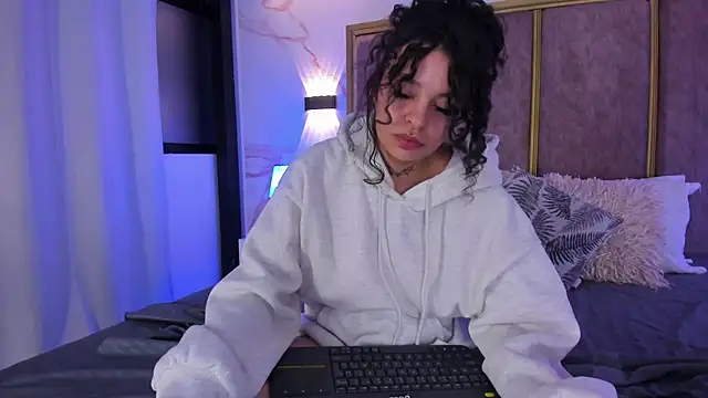 KatherineGomez's Live Chat Room