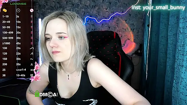 Your_small_bunny's Live Chat Room