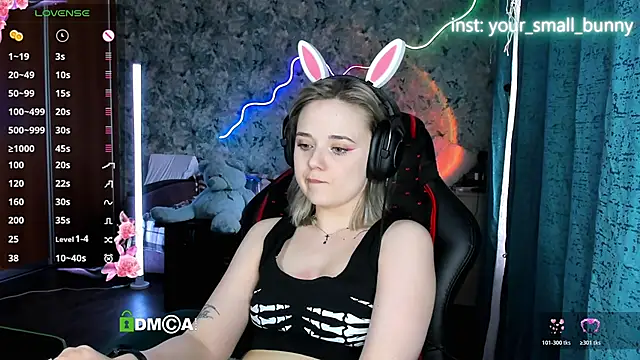 Your_small_bunny's Live Chat Room