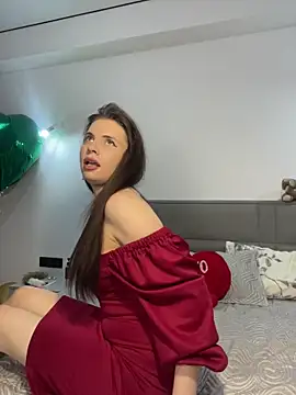 Seks show uživo modela CurlyLara na kameri