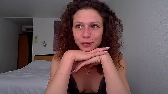 Lilou_cuute Chat Room in diretta