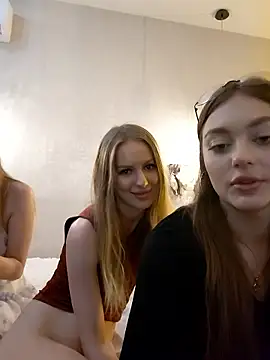 caressyourself's Live Chat Room