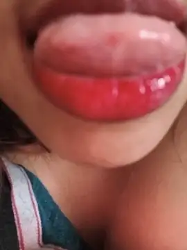 Cute-Simmi69 Adlı Modelin Canlı Sohbet Odası