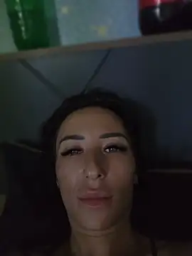 BURNING-BRUNETKA's Live Chat Room