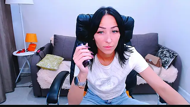 BURNING-BRUNETKA's Live Chat Room