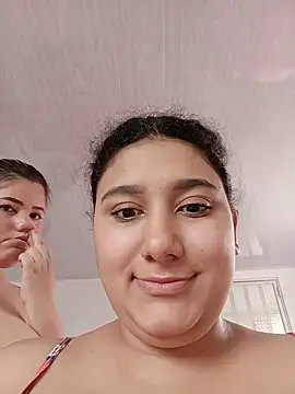 חדר צ'אט בשידור חי של Sara_y_Amy