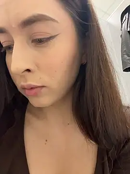 Holly_Play's Live Chat Room