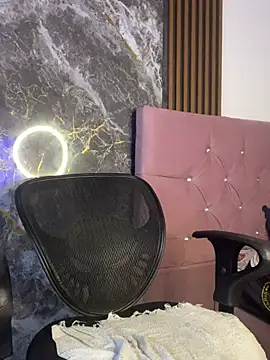 nicol_jone1's Live Chat Room