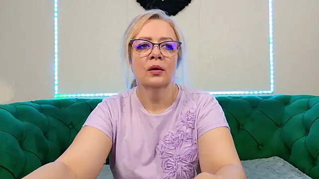 دردشة IvanaCharm الجنسية المباشرة