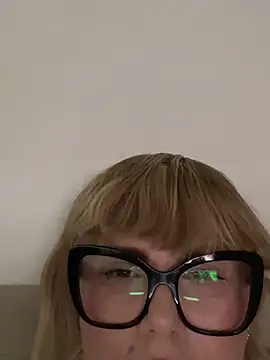 luna_14's Live Chat Room