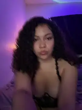 ladylavish Adlı Modelin Canlı Sohbet Odası