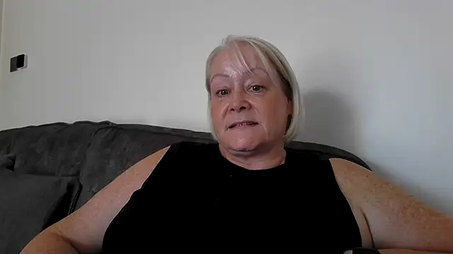 ANNIE_XXXUK's Live Chat Room