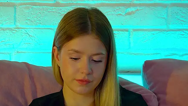 MilanaBalmain Adlı Modelin Canlı Sohbet Odası