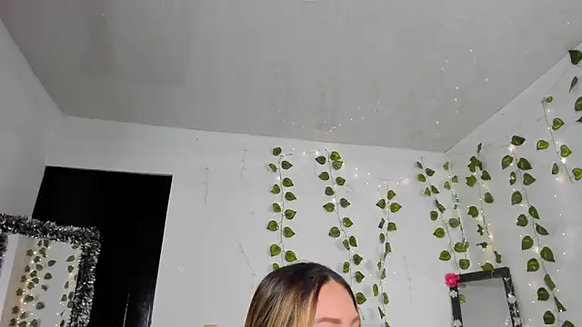 חדר צ'אט בשידור חי של JanneKim