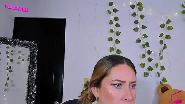 חדר צ'אט בשידור חי של JanneKim