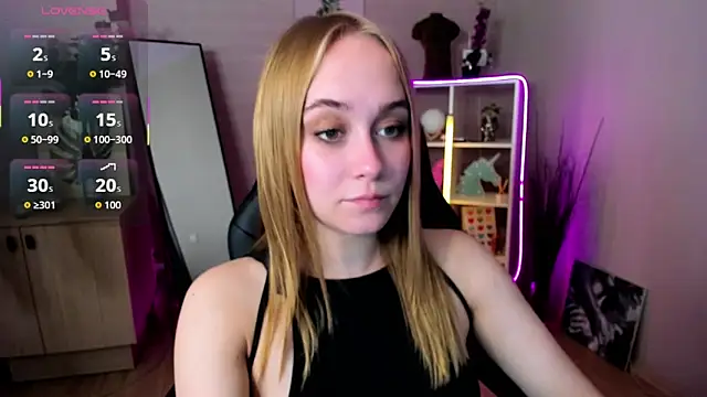 LianaBright Adlı Modelin Canlı Sohbet Odası