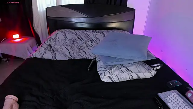 anhiahoney02 Adlı Modelin Canlı Sohbet Odası