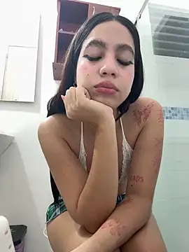 IamSteph13 Adlı Modelin Canlı Sohbet Odası