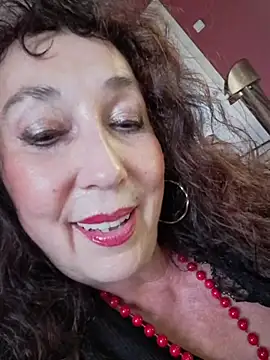 GypsyEsmeralda's Live Sex Cam Show
