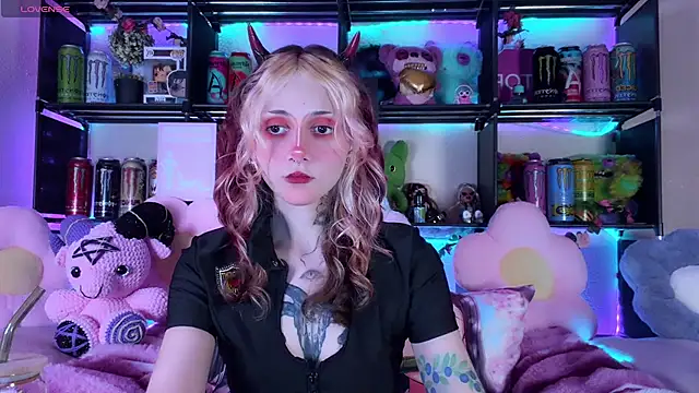 Chat soba uživo modela _Devill_Baby