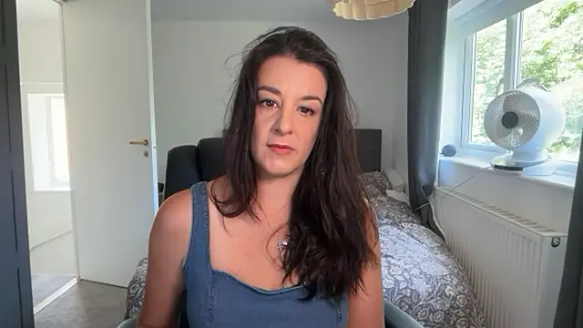 yourcassiexo Adlı Modelin Canlı Sohbet Odası