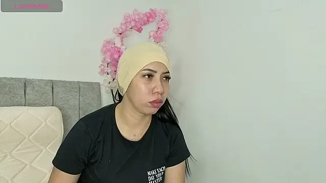 Sweet_hot_mia чат на живо