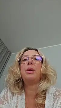 Seks show uživo modela MariaRichi_ na kameri