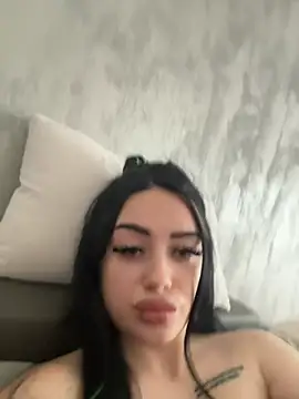 غرفة دردشة Briana_lrs المباشرة