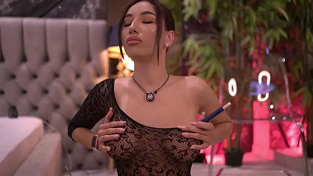 GinaValentinna Adlı Modelin Canlı Sohbet Odası