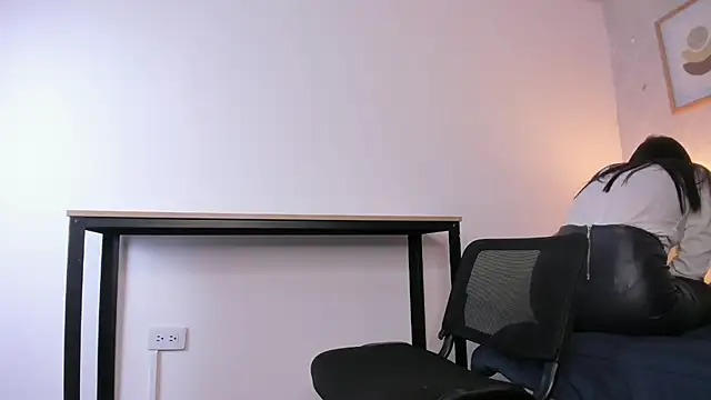 Caroline_dh Adlı Modelin Canlı Sohbet Odası
