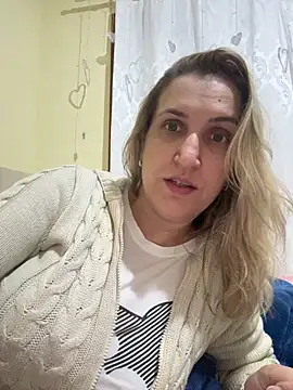 Bia_sexynovaes – Naživo chatovacia miestnosť
