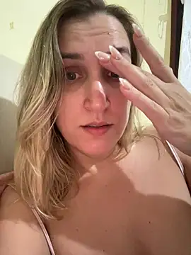 غرفة دردشة Bia_sexynovaes المباشرة