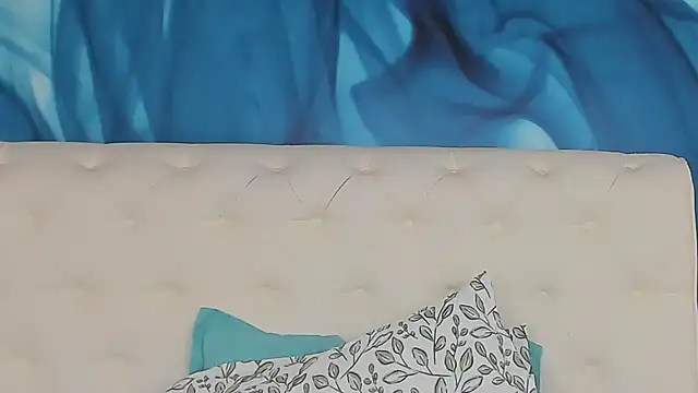חדר צ'אט בשידור חי של SkinnyDolly