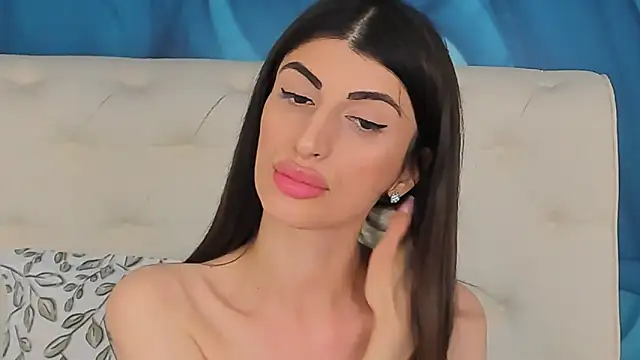 SkinnyDolly Adlı Modelin Canlı Sohbet Odası