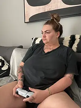 HeyBABYGIRL's Live Chat Room