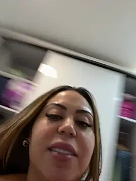 חדר צ'אט בשידור חי של lariic