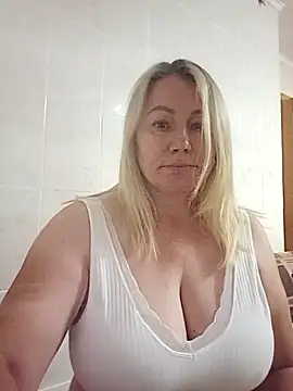 LanaSilver2885's Live Chat Room